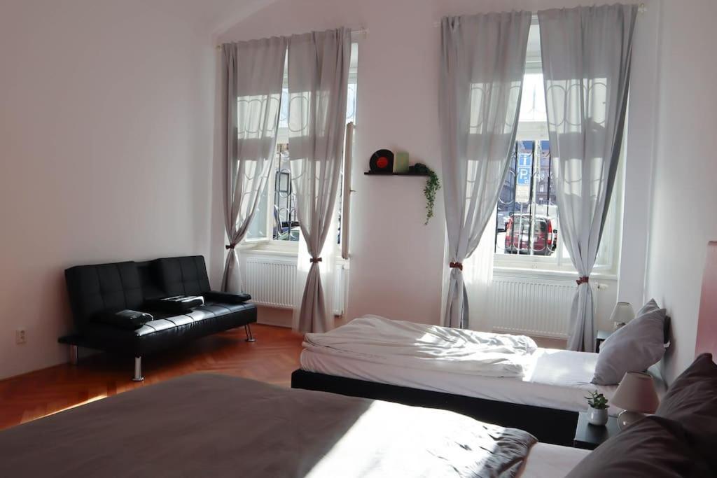 Modern Apartment In The Center Of Prag Exterior foto