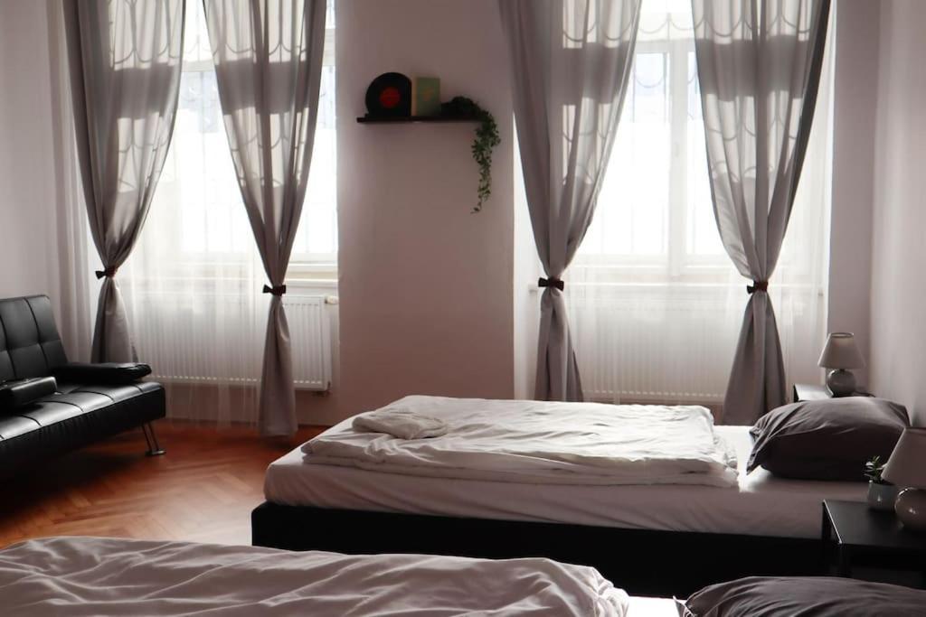 Modern Apartment In The Center Of Prag Exterior foto