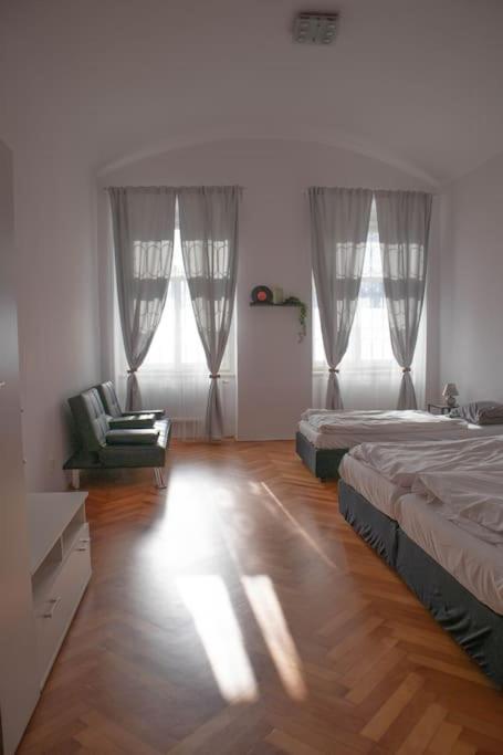 Modern Apartment In The Center Of Prag Exterior foto