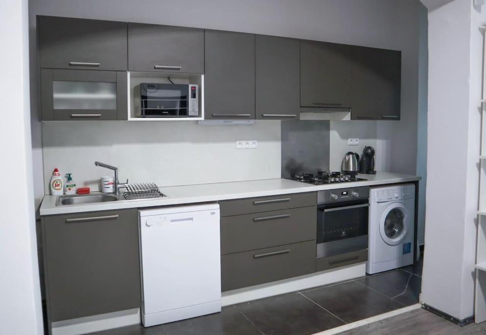 Modern Apartment In The Center Of Prag Exterior foto